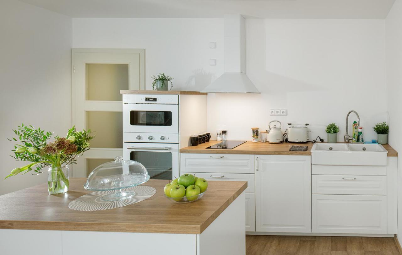 Apartmany Myslivna Ostrov  Exterior photo